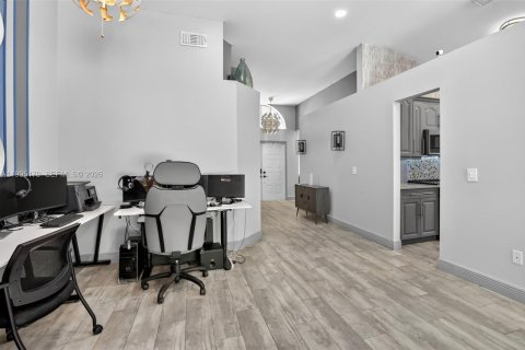 Casa en venta en Pembroke Pines, Florida, 3 dormitorios, 172.8 m2 № 2058934 - foto 7