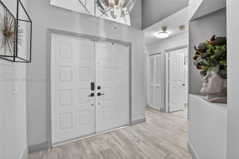 Casa en venta en Pembroke Pines, Florida, 3 dormitorios, 172.8 m2 № 2058934 - foto 4