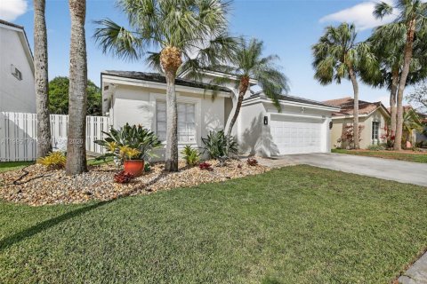 Casa en venta en Pembroke Pines, Florida, 3 dormitorios, 172.8 m2 № 2058934 - foto 2