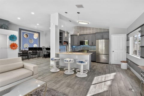 Casa en venta en Pembroke Pines, Florida, 3 dormitorios, 172.8 m2 № 2058934 - foto 13