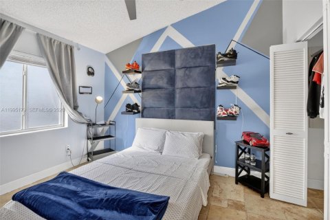 Casa en venta en Pembroke Pines, Florida, 3 dormitorios, 172.8 m2 № 2058934 - foto 28