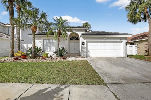Casa en venta en Pembroke Pines, Florida, 3 dormitorios, 172.8 m2 № 2058934 - foto 1