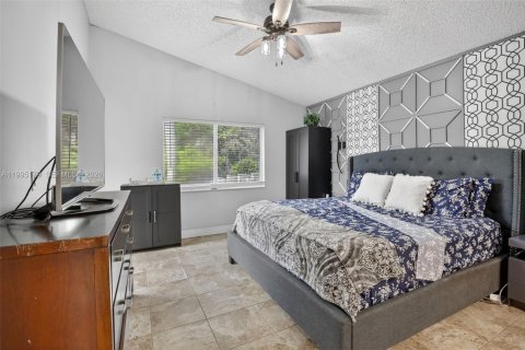 Casa en venta en Pembroke Pines, Florida, 3 dormitorios, 172.8 m2 № 2058934 - foto 18