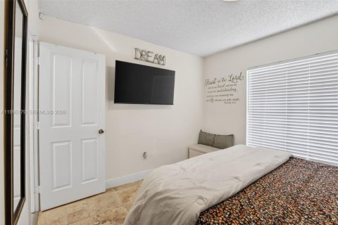 Casa en venta en Pembroke Pines, Florida, 3 dormitorios, 172.8 m2 № 2058934 - foto 26