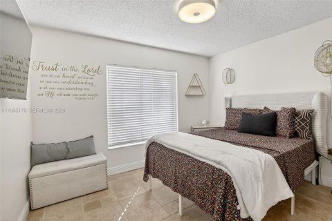 Casa en venta en Pembroke Pines, Florida, 3 dormitorios, 172.8 m2 № 2058934 - foto 24