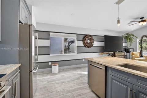 Casa en venta en Pembroke Pines, Florida, 3 dormitorios, 172.8 m2 № 2058934 - foto 8