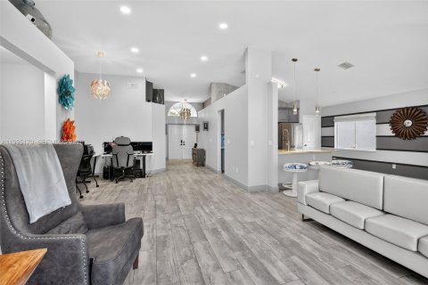 Casa en venta en Pembroke Pines, Florida, 3 dormitorios, 172.8 m2 № 2058934 - foto 16