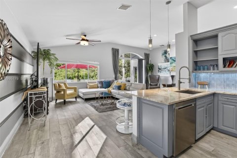 Casa en venta en Pembroke Pines, Florida, 3 dormitorios, 172.8 m2 № 2058934 - foto 9