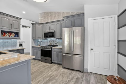 Casa en venta en Pembroke Pines, Florida, 3 dormitorios, 172.8 m2 № 2058934 - foto 11