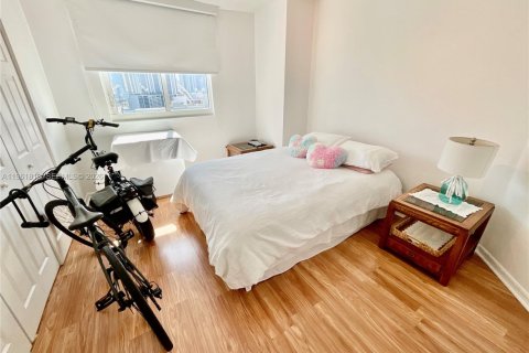 Condo in Miami, Florida, 2 bedrooms  № 2025058 - photo 23