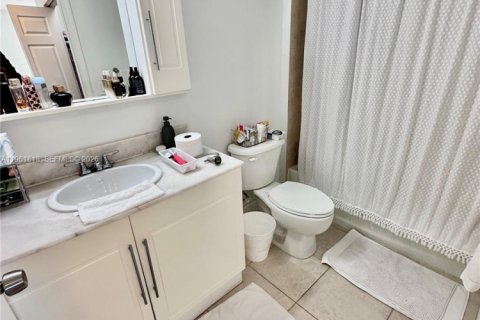 Condo in Miami, Florida, 2 bedrooms  № 2025058 - photo 21
