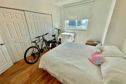 Condo in Miami, Florida, 2 bedrooms  № 2025058 - photo 22