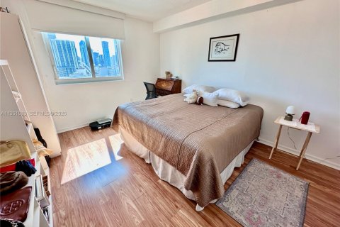 Condo in Miami, Florida, 2 bedrooms  № 2025058 - photo 18