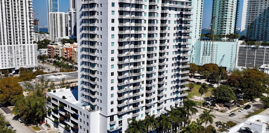 Condo in Miami, Florida, 2 bedrooms  № 2025058