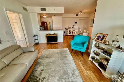 Condo in Miami, Florida, 2 bedrooms  № 2025058 - photo 8