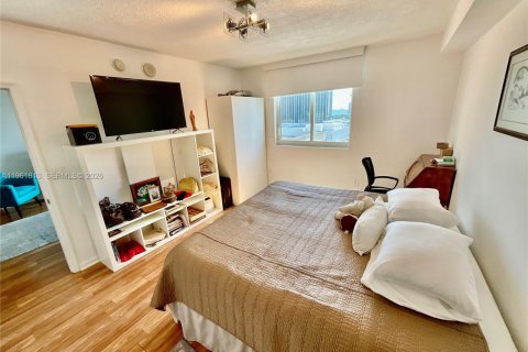 Condo in Miami, Florida, 2 bedrooms  № 2025058 - photo 19