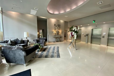 Condo in Miami, Florida, 2 bedrooms  № 2025058 - photo 30