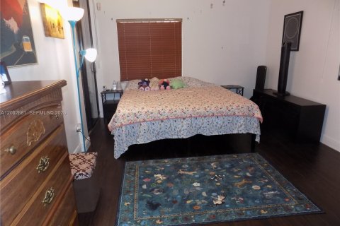 Condo in Miami, Florida, 2 bedrooms № 2243521 - photo 10