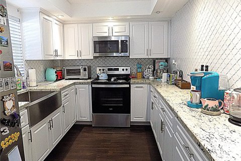 Condo in Miami, Florida, 2 bedrooms № 2243521