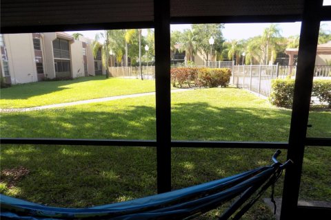 Condo in Miami, Florida, 2 bedrooms № 2243521 - photo 29