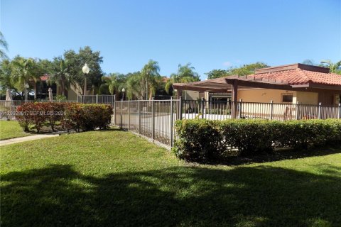 Condo in Miami, Florida, 2 bedrooms № 2243521 - photo 30