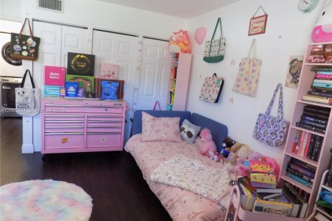 Condo in Miami, Florida, 2 bedrooms № 2243521 - photo 17