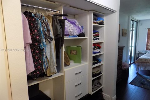 Condo in Miami, Florida, 2 bedrooms № 2243521 - photo 28