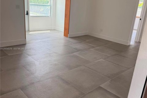 Снять в аренду виллу или дом в Майами, Флорида 3 спальни, 221.76м2, № 2068868 - фото 4