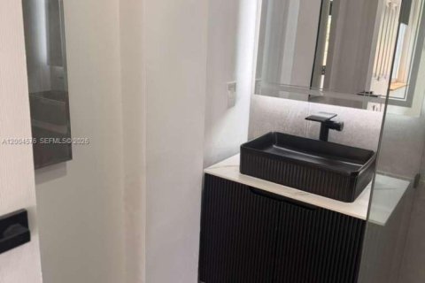 Снять в аренду виллу или дом в Майами, Флорида 3 спальни, 221.76м2, № 2068868 - фото 10