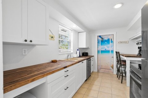 Commercial property in Holmes Beach, Florida 5 bedrooms, 229.84 sq.m. № 1552818 - photo 21