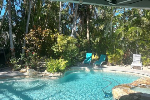 Commercial property in Holmes Beach, Florida 5 bedrooms, 229.84 sq.m. № 1552818 - photo 7