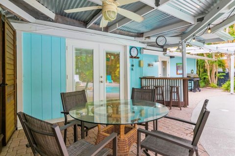 Commercial property in Holmes Beach, Florida 5 bedrooms, 229.84 sq.m. № 1552818 - photo 13