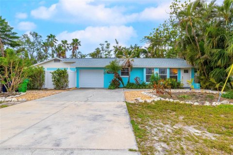 Commercial property in Holmes Beach, Florida 5 bedrooms, 229.84 sq.m. № 1552818 - photo 5