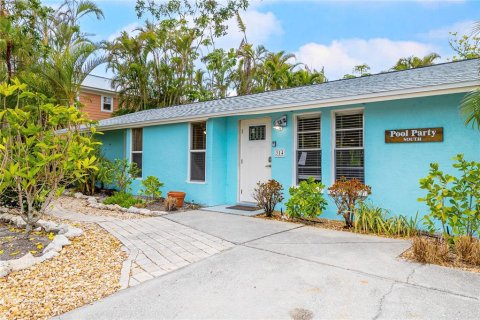 Commercial property in Holmes Beach, Florida 5 bedrooms, 229.84 sq.m. № 1552818 - photo 4