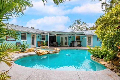 Commercial property in Holmes Beach, Florida 5 bedrooms, 229.84 sq.m. № 1552818 - photo 11