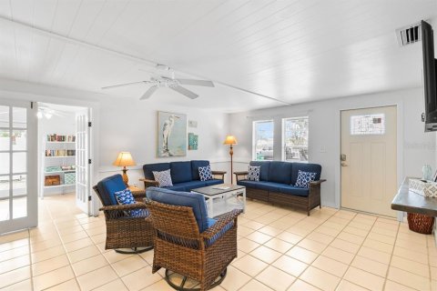 Commercial property in Holmes Beach, Florida 5 bedrooms, 229.84 sq.m. № 1552818 - photo 28