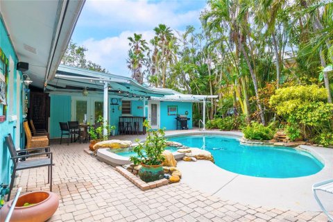 Commercial property in Holmes Beach, Florida 5 bedrooms, 229.84 sq.m. № 1552818 - photo 12