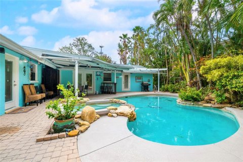 Commercial property in Holmes Beach, Florida 5 bedrooms, 229.84 sq.m. № 1552818 - photo 9