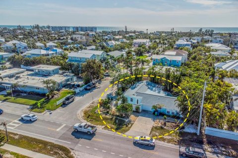 Commercial property in Holmes Beach, Florida 5 bedrooms, 229.84 sq.m. № 1552818 - photo 15