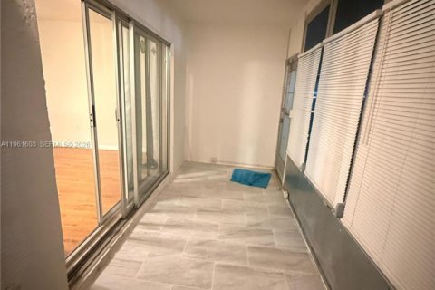 Condo in Tamarac, Florida, 1 bedroom  № 2024477