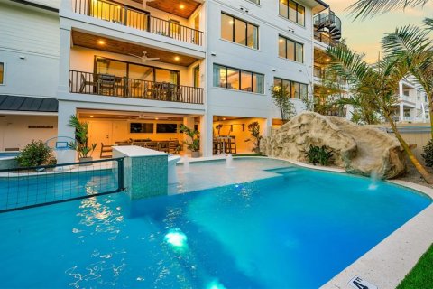 Condo in Sarasota, Florida, 5 bedrooms  № 2120701 - photo 3