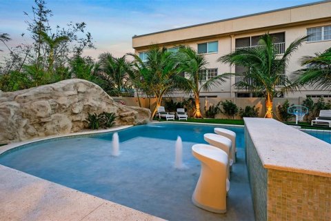 Condo in Sarasota, Florida, 5 bedrooms  № 2120701 - photo 7