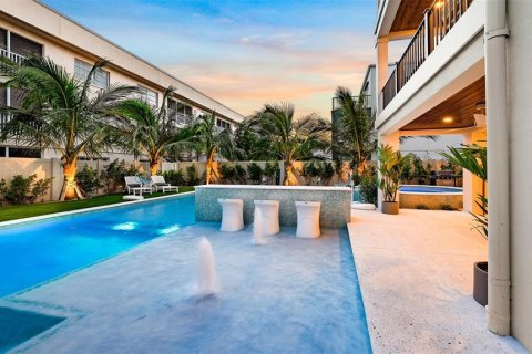Condo in Sarasota, Florida, 5 bedrooms  № 2120701 - photo 8