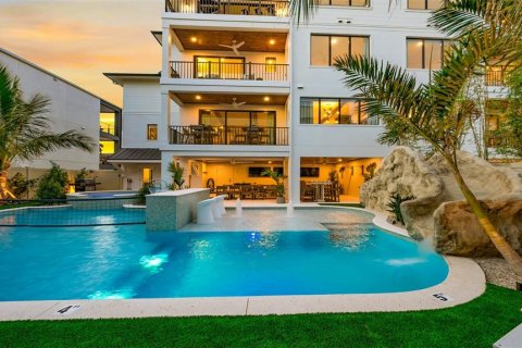 Condo in Sarasota, Florida, 5 bedrooms  № 2120701 - photo 4