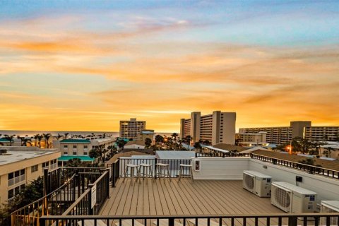 Condo in Sarasota, Florida, 5 bedrooms  № 2120701 - photo 11