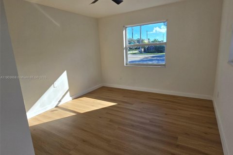 Villa ou maison à vendre à Hialeah, Floride: 4 chambres, 107.86 m2 № 1955744 - photo 11