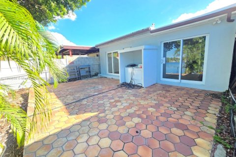 Villa ou maison à vendre à Hialeah, Floride: 4 chambres, 107.86 m2 № 1955744 - photo 13