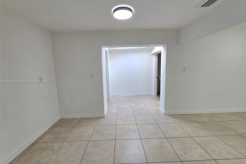 Villa ou maison à vendre à Hialeah, Floride: 4 chambres, 107.86 m2 № 1955744 - photo 6