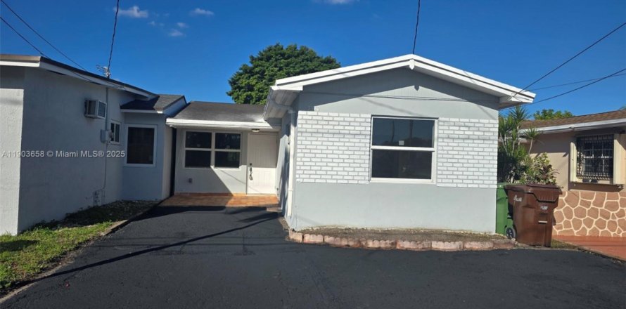 Villa ou maison à Hialeah, Floride 4 chambres, 107.86 m2 № 1955744