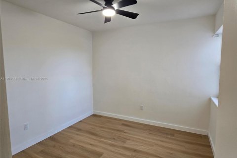 Villa ou maison à vendre à Hialeah, Floride: 4 chambres, 107.86 m2 № 1955744 - photo 12